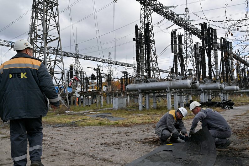 Аварійні відключення: орки вдарили по енергетиці у 8 областях