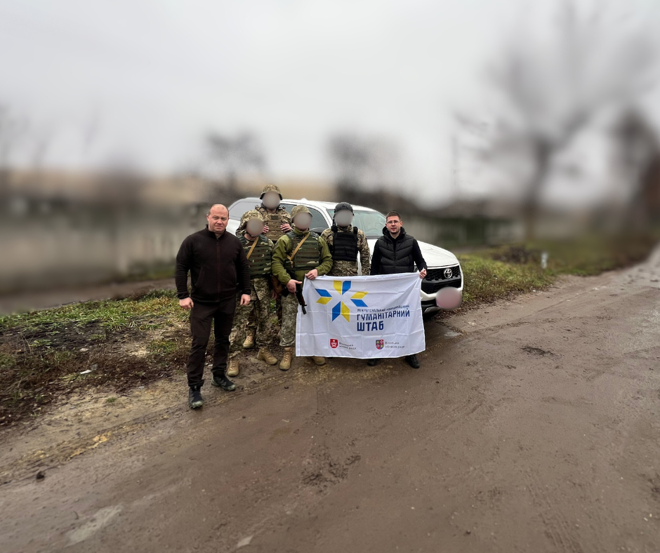 Громада міста передала сучасний позашляховик вінницьким бійцям