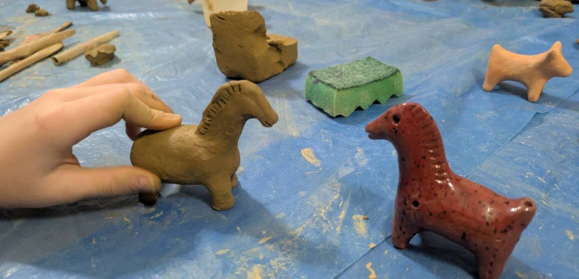 Магія глини: вінницький гончар навчає ліпити різдвяні обереги