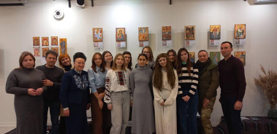 Від старовинних ікон до авторських вертепів: де відвідати унікальну виставку?