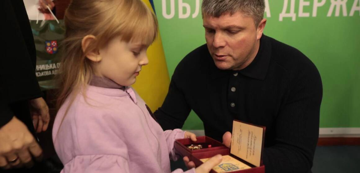 Родинам полеглих захисників Вінниччини вручили державні нагороди