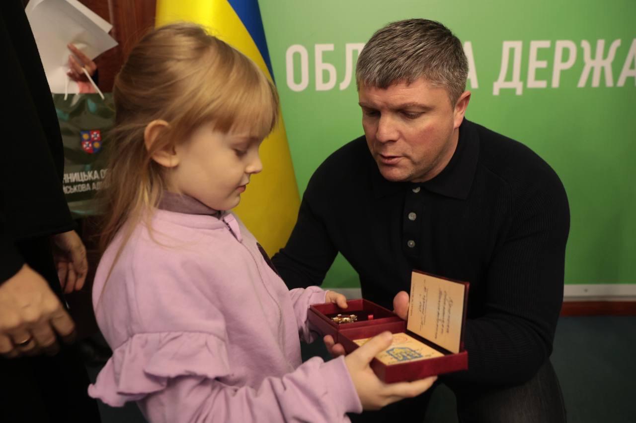 Родинам полеглих захисників Вінниччини вручили державні нагороди
