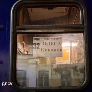 Могилів-подільські прикордонники оформили перший рейс до Молдови