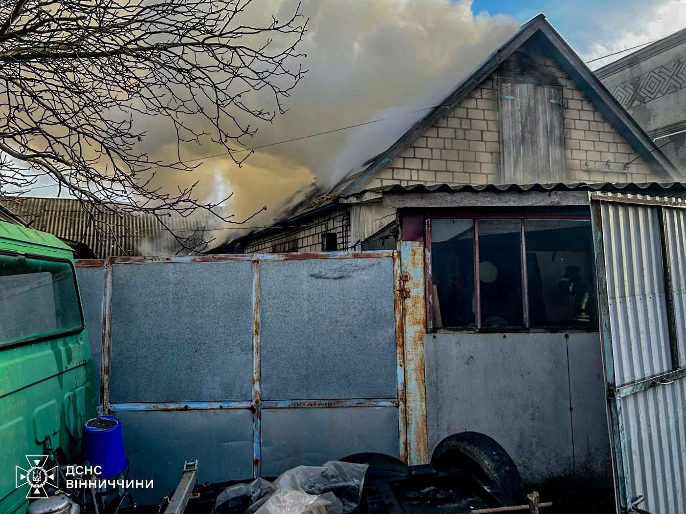 Коротке замикання спричинило масштабні втрати: у вогні загинули тварини та 6 тонн сіна