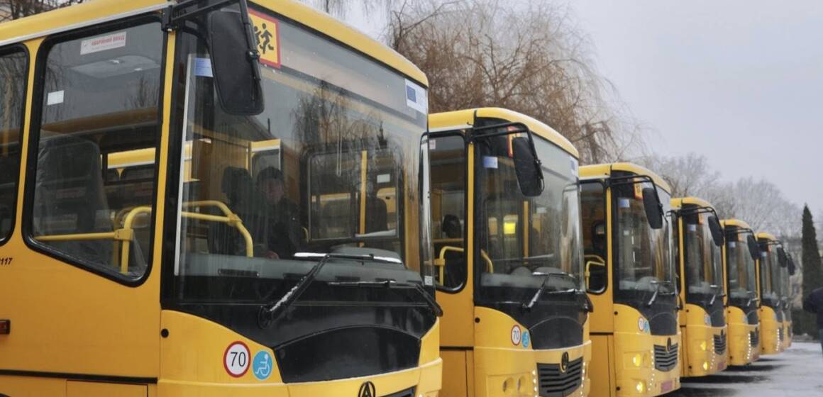 Шкільний автопарк Вінниччини поповнився 11 новими автобусами
