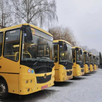 603093941_1460466019421795_2448563465114327152_n Шкільний автопарк Вінниччини поповнився 11 новими автобусами