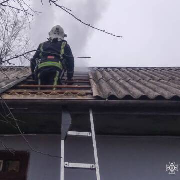 Від пічного опалення до зерносушарки: вінницькі рятувальники приборкали вісім пожеж