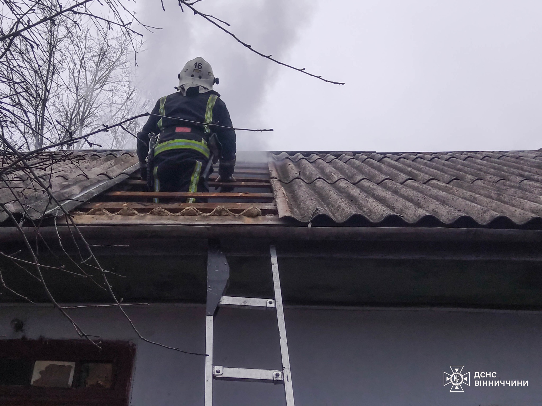 Від пічного опалення до зерносушарки: вінницькі рятувальники приборкали вісім пожеж