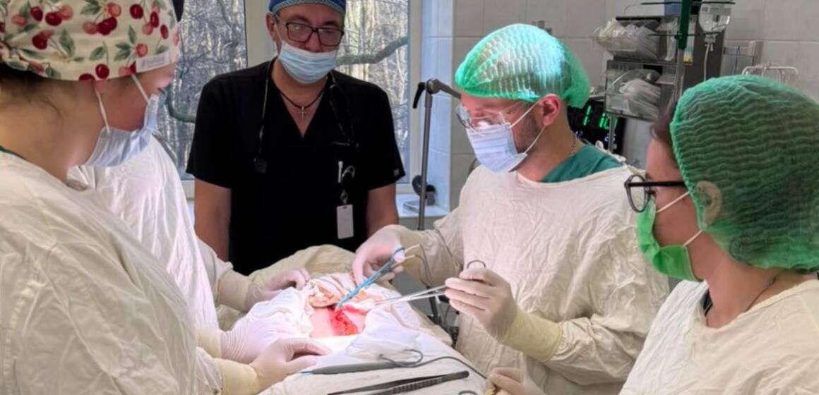 Вінницькі хірурги видалили пацієнтці пухлину вагою понад 7 кілограмів