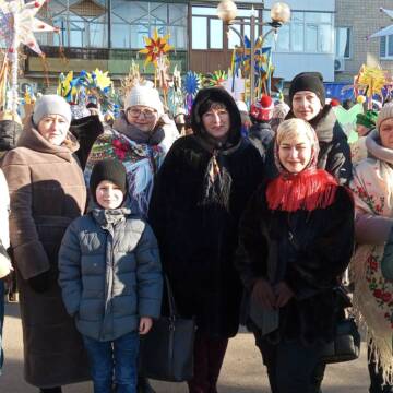 604521074_1995901554313746_648626006051390445_n Дві сотні різдвяних зірок пронесли вулицями Гнівані (ВІДЕО)