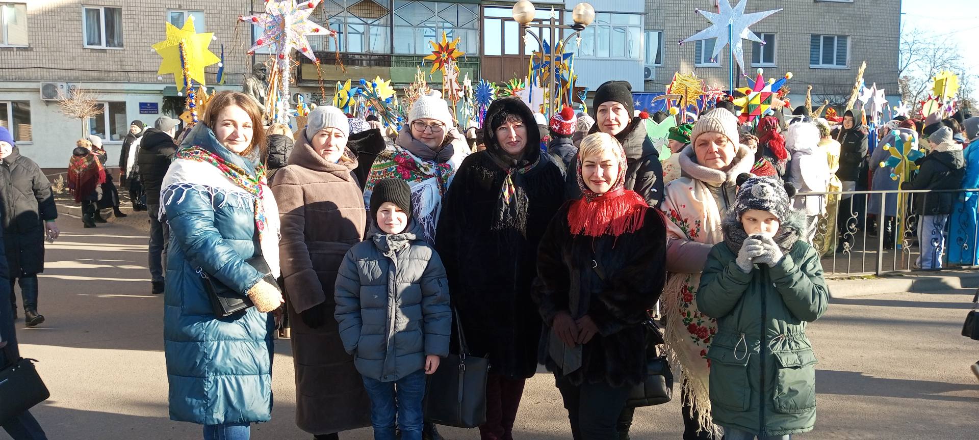 Дві сотні різдвяних зірок пронесли вулицями Гнівані (ВІДЕО)