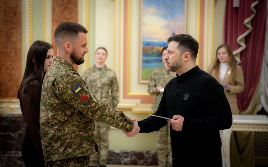 Президент вручив сертифікат на житло Герою України з Вінниччини