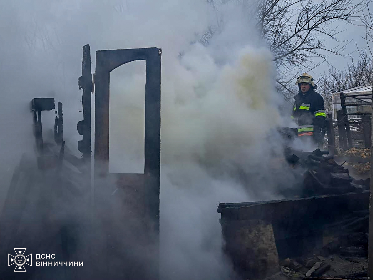 За добу на Вінниччині сталося 12 пожеж: горіли будинки, авто та зерносушарка