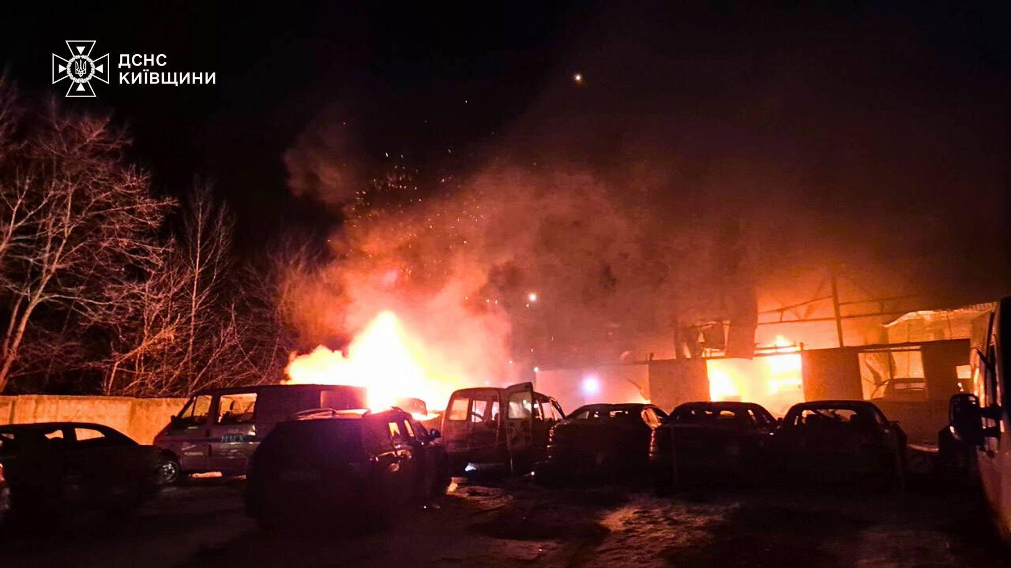 Атака РФ на Київ: пожежі у багатоповерхівках, щонайменше восьмеро постраждалих