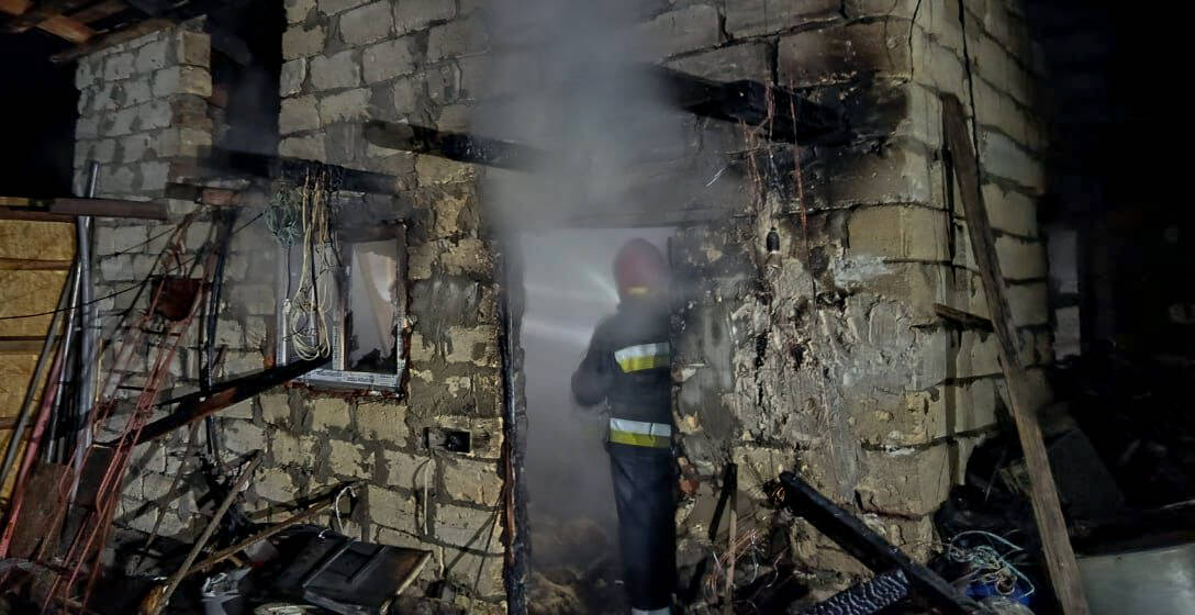 В області за добу сталося шість пожеж: горіли будинки, авто та господарські споруди