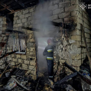 В області за добу сталося шість пожеж: горіли будинки, авто та господарські споруди