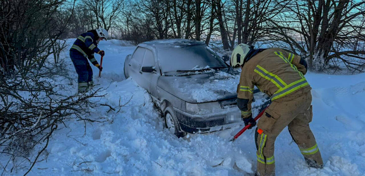 Наслідки негоди на Вінниччині: рятувальники сім разів виїжджали на допомогу