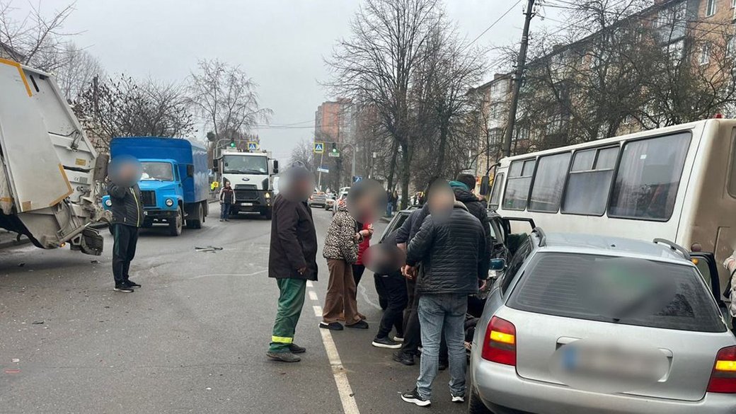 У Вінниці на вулиці Шимка сталася ДТП за участю кількох авто