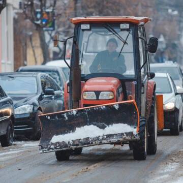 У Вінниці через негоду закликають водіїв не залишати авто на узбіччях