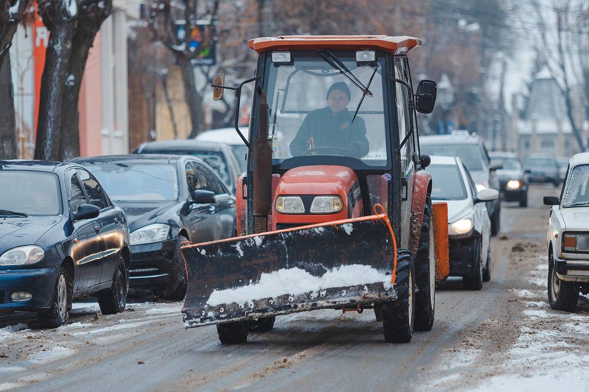 У Вінниці через негоду закликають водіїв не залишати авто на узбіччях