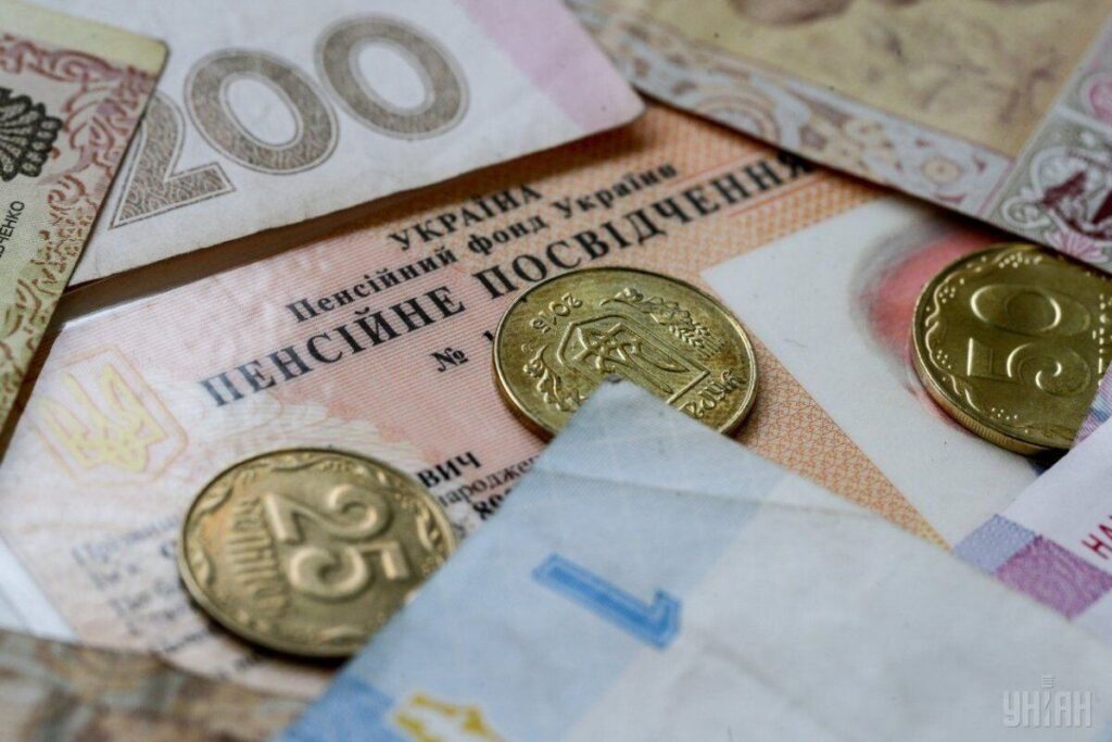 Від 1 січня змінюють правила виходу на пенсію: що зміниться
