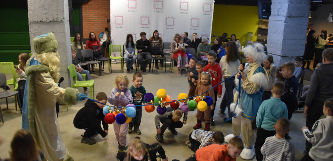 До Дня Святого Миколая для дітей полеглих воїнів та малечі з багатодітних родин влаштували ігротеку