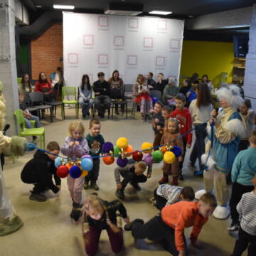 DSC_0170 До Дня Святого Миколая для дітей полеглих воїнів та малечі з багатодітних родин влаштували ігротеку