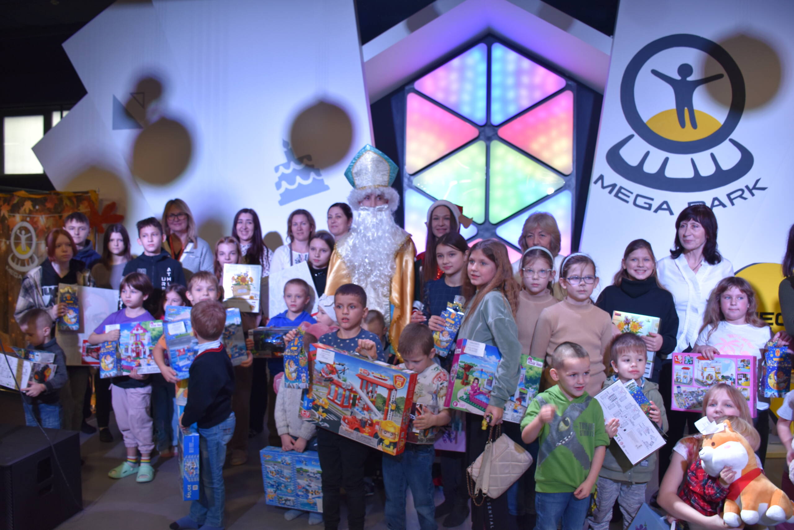 Для дітей, які опинилися в складних життєвих обставинах влаштували розвали до Дня  Миколая