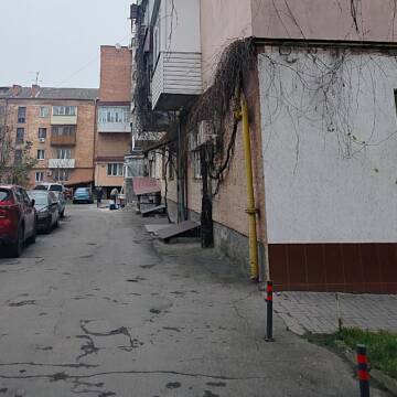 IMG20251209130107 (1) У Вінниці почали облаштовувати безбар’єрний простір у багатоквартирному будинку на Театральній