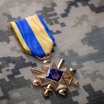 Khrest-boiovykh-zasluh-original-1 Кабмін ухвалив щомісячні виплати для військових, які отримали державне відзначення