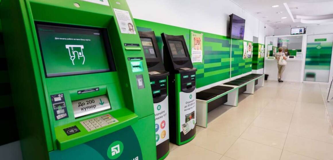 Зняття готівки у банкоматах обмежили: що відбувається у ПриватБанку