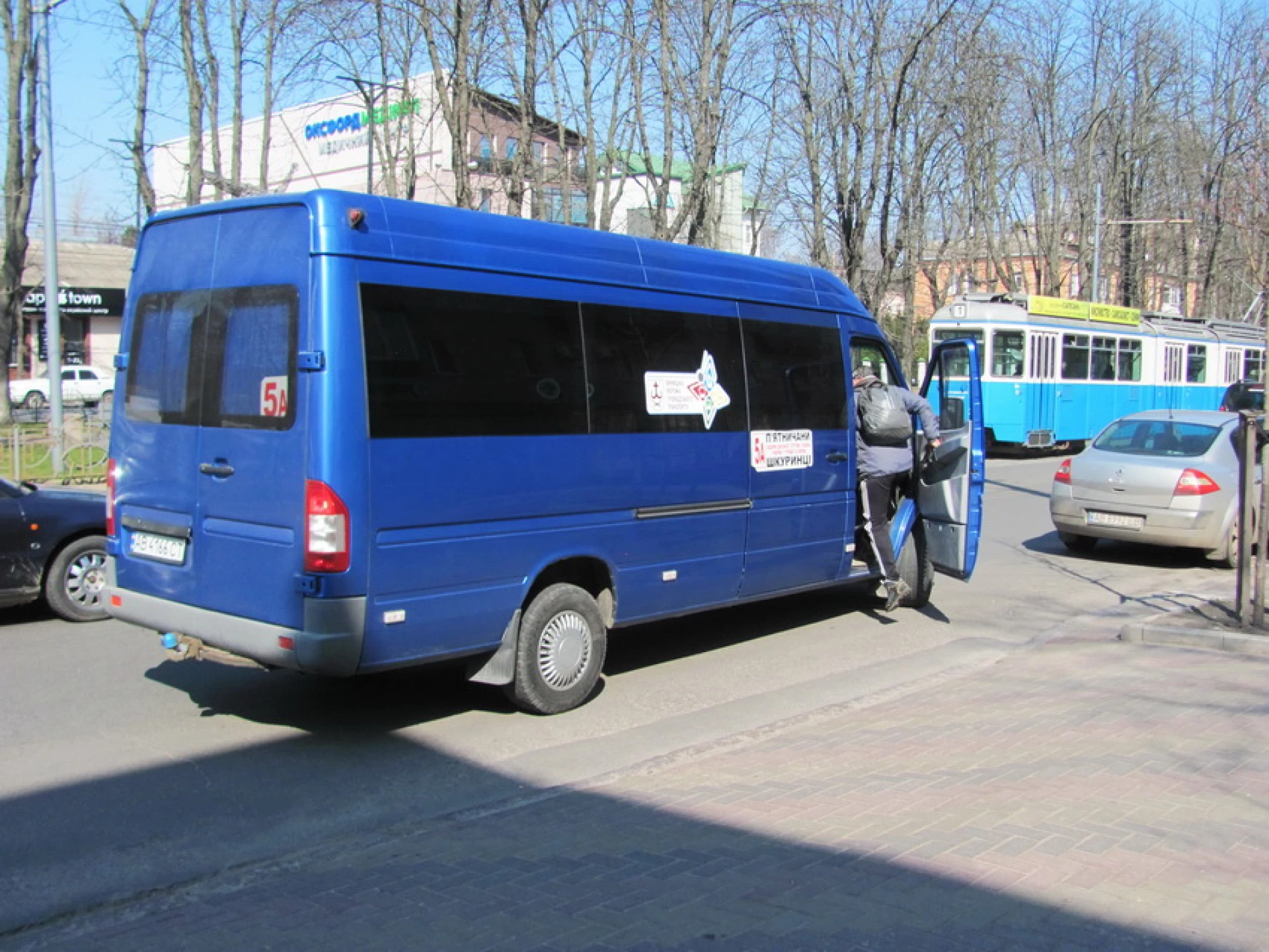 У мікрорайоні П’ятничани тимчасово змінили рух громадського транспорту