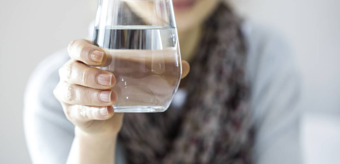 drink-water-healthy-lifestyle-1640x1093-1300x866-1 Де у Вінниці 10 грудня не буде води та тепла: перелік адрес