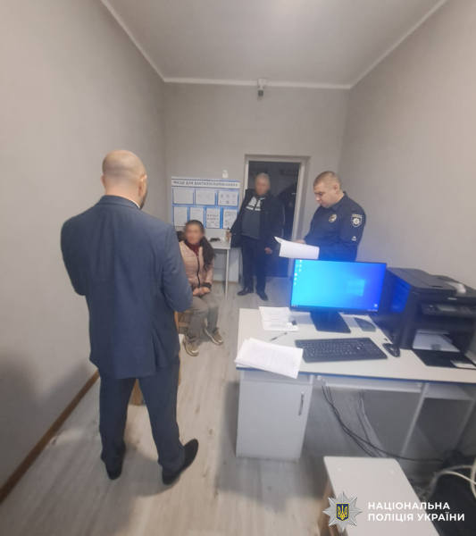 Правоохоронці оголосили підозру жінці, яка напала з ножем на дитину