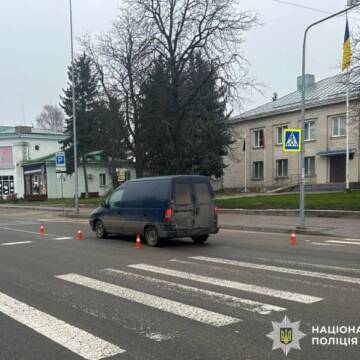 img_baef1dbf574c557328883dcb28d1f7b2 У Немирові автомобіль збив подружжя на пішохідному переході
