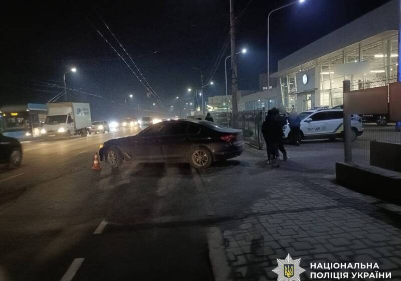 У Вінниці водій BMW збив жінку на тротуарі: поліція відкрила провадження