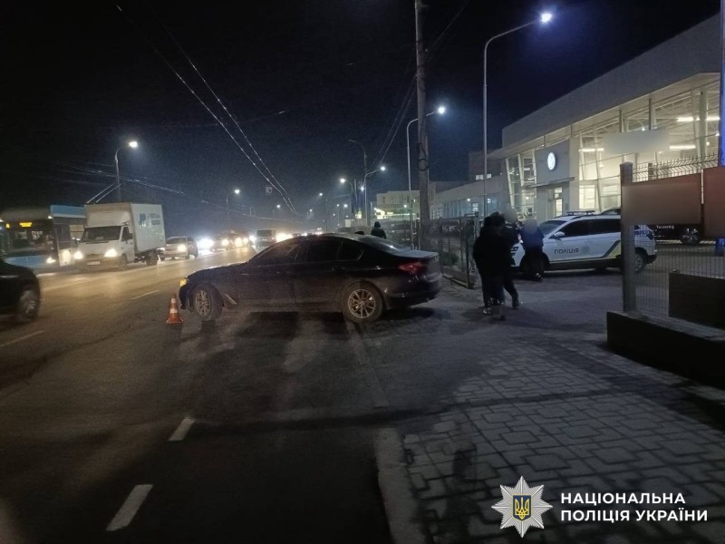 У Вінниці водій BMW збив жінку на тротуарі: поліція відкрила провадження