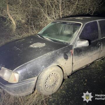 На Вінниччині чоловік викрав авто евакуатором і сховав його на пустирі