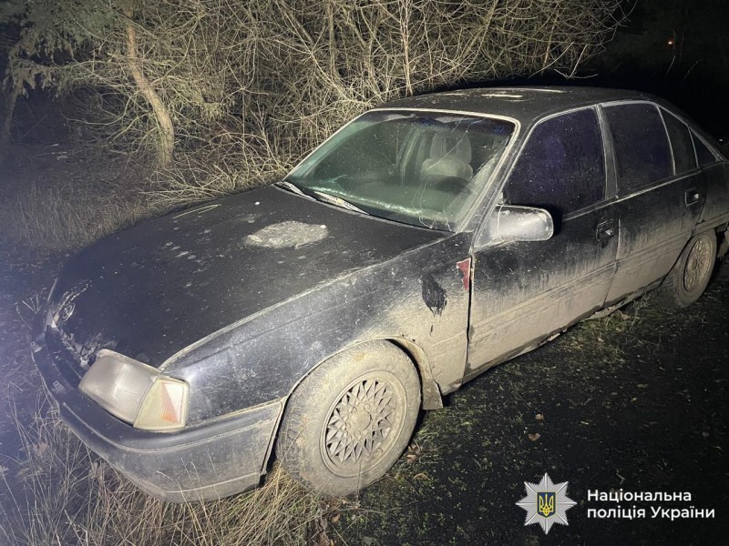 На Вінниччині чоловік викрав авто евакуатором і сховав його на пустирі