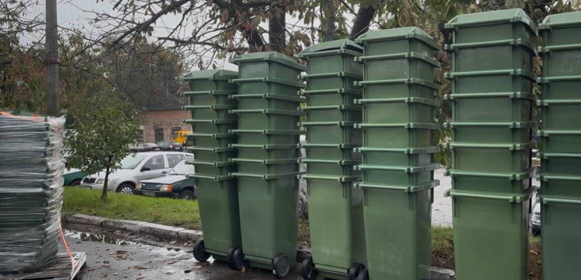 photo_2025-12-03_11-52-54 В межах програми WM4U Вінниця отримала 352 сміттєві контейнери