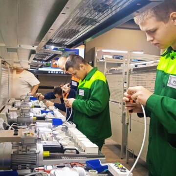 photo_5357371965871689394_y У Вінницькому індустріальному професійному коледжі відкрили модернізований простір для підготовки фахівців енергетичної галузі