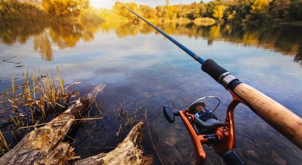 rybalka-1024x683 На Вінниччині рятувальники витягли рибалку з мулу