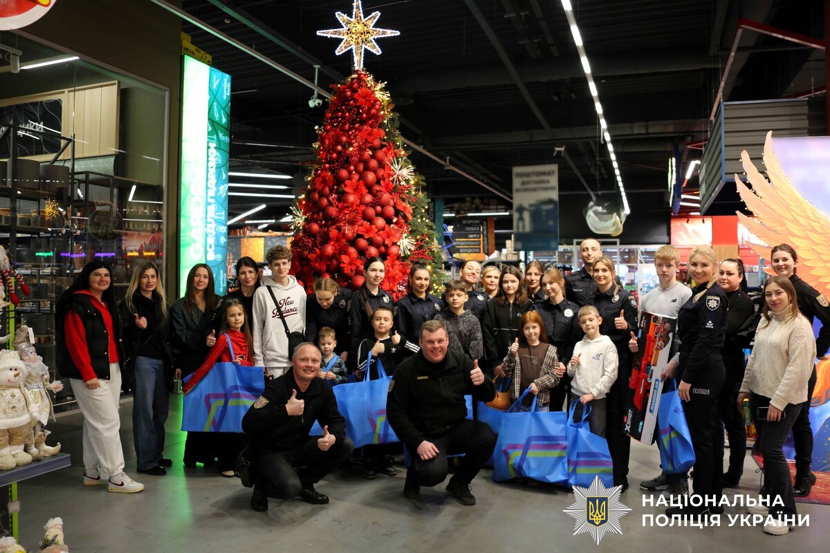 У Вінниці для дітей полеглих воїнів влаштували  івент «Різдво із поліцейським»