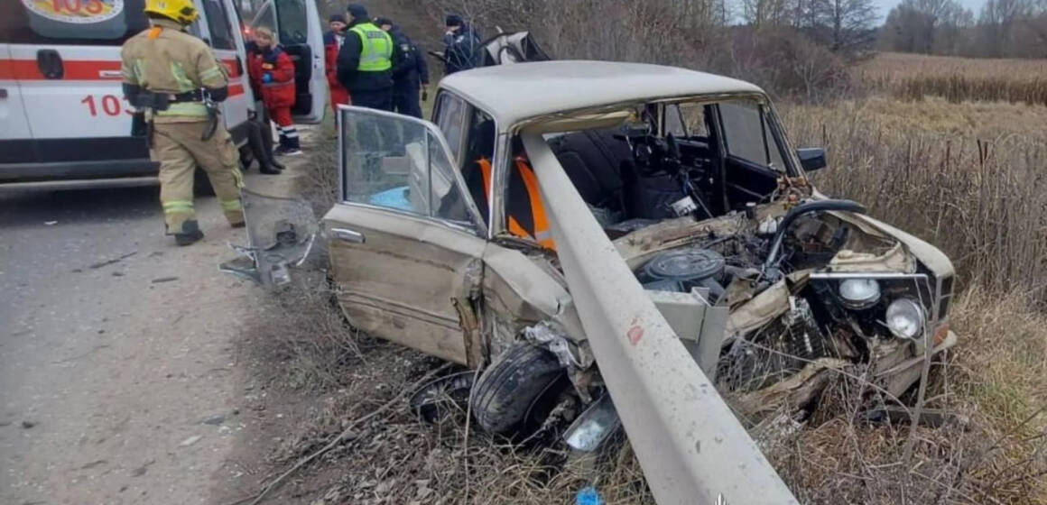 АВАРІЯimgonline-com-ua-convert6C99BlhrI1Gk У жахливій аварії на Вінниччині загинув водій ВАЗ