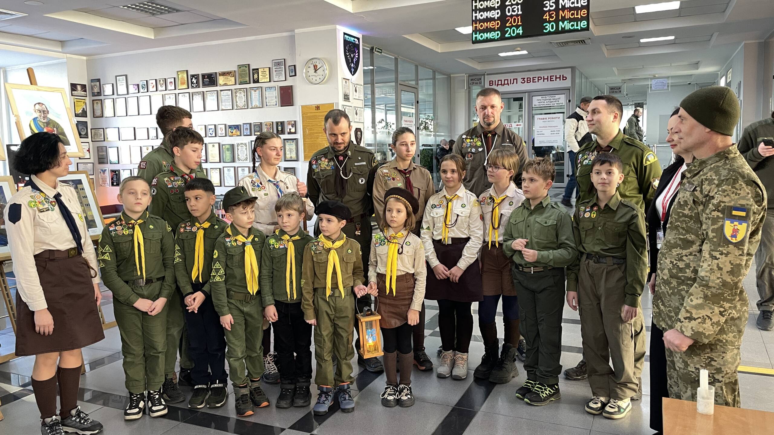 У Вінницьку міську раду привезли лампадку з Вифлеємським вогнем Миру