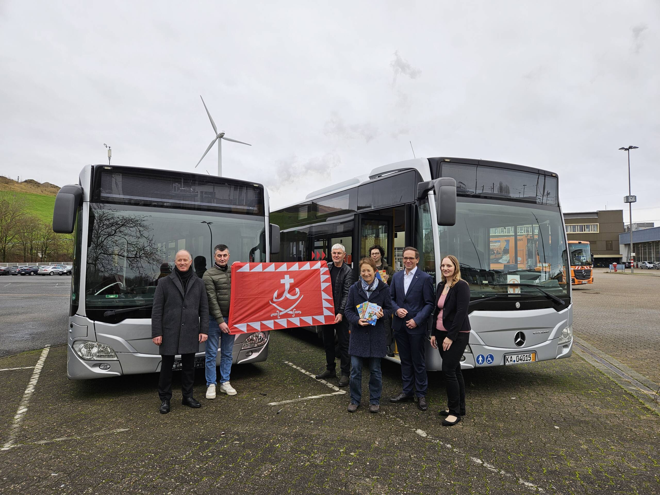 Вінниця отримала від Карлсруе сучасні автобуси та медичну допомогу