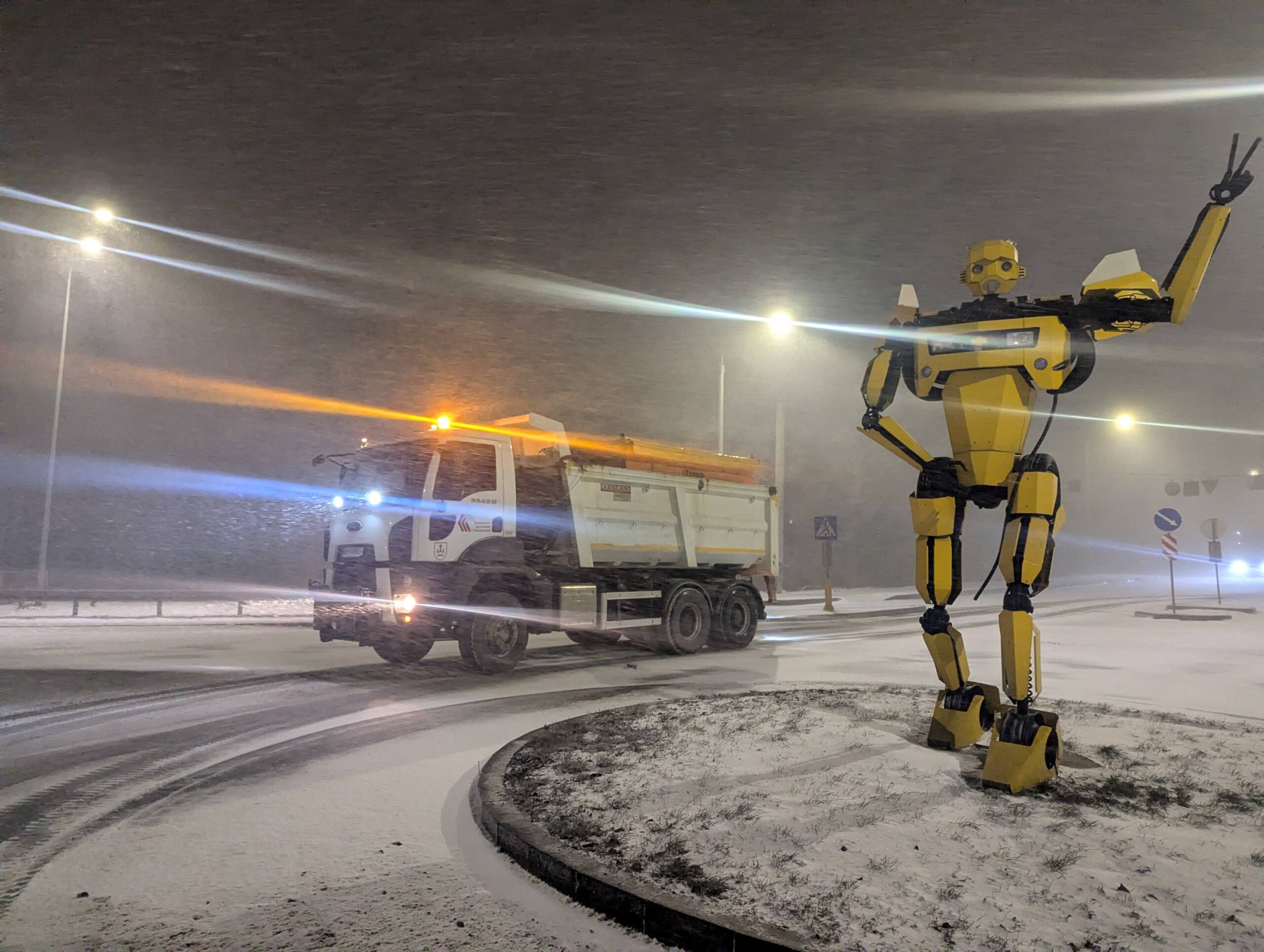 Сніг не зупиняє рух: вінницькі комунальники борються зі стихією 24/7