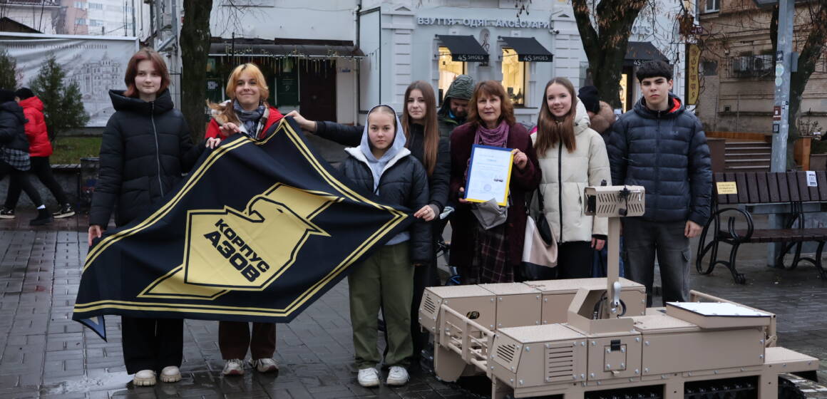 У Вінниці освітяни та благодійники передали військовим платформу «TerMIT»