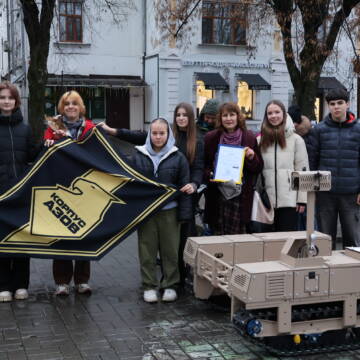 У Вінниці освітяни та благодійники передали військовим платформу «TerMIT»