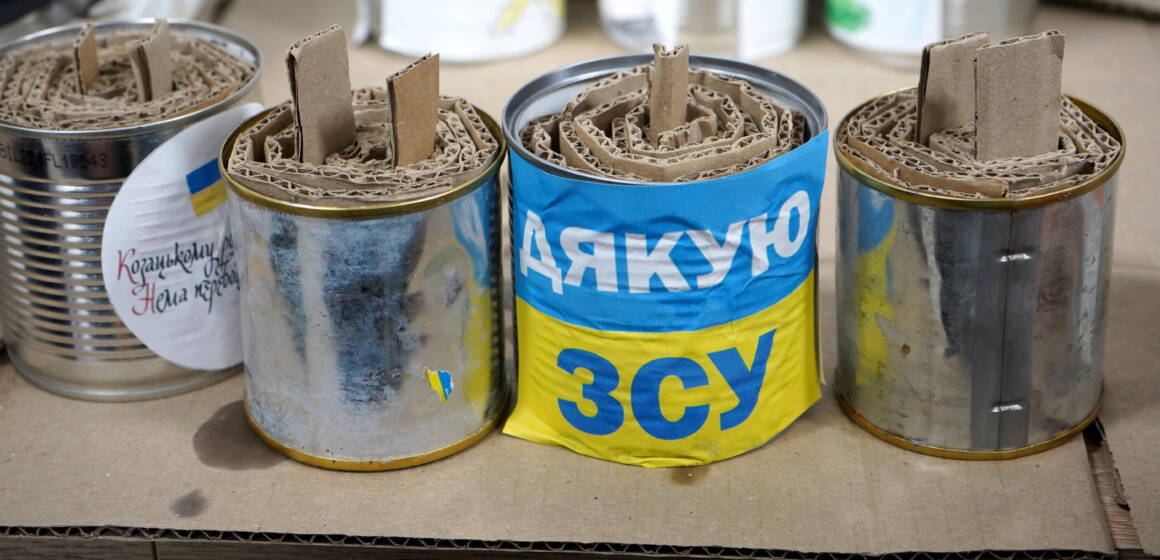 Тепло дитячих сердець: юні вінничани виготовляють окопні свічки